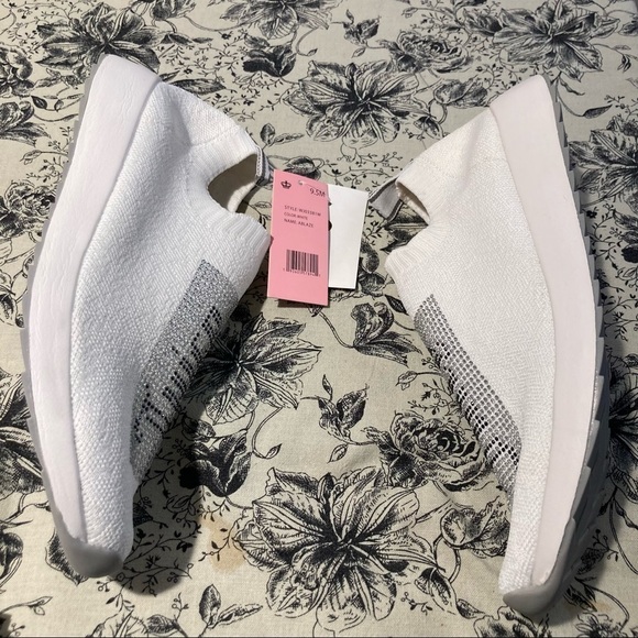 JUICY COUTURE Sz 9.5 White and Silver Rhinestone Pull On Knit Top  Chunky Shoes - Picture 4 of 9